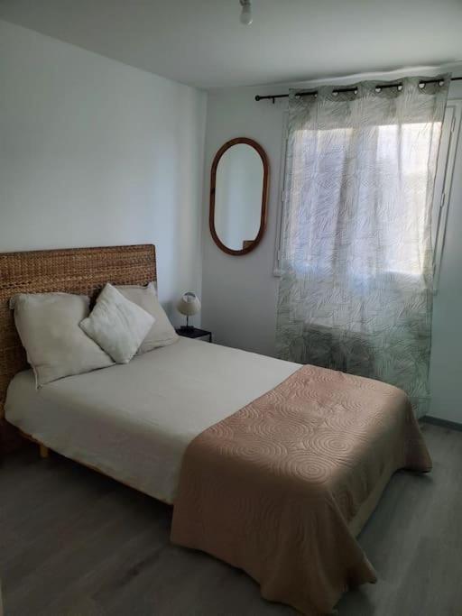 Appartement Moderne Et Equipe LʼIsle-Jourdain エクステリア 写真